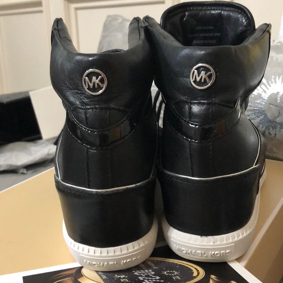 New In Box Michael Kors Sneaker Wedge 9 - Picture 6 of 8